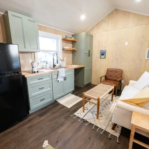 Reduced! 2 bedroom & 2 bathroom 40 x 10