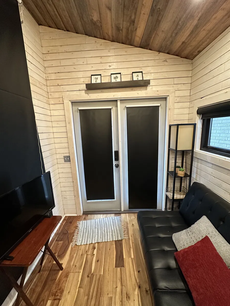 Charming 20ft Custom Tiny Home on Wheels - - Image 4